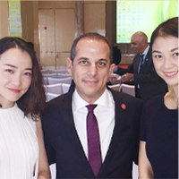 與塞浦路斯交通通信和工程部長會(huì)晤