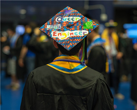 畢業(yè)生背影